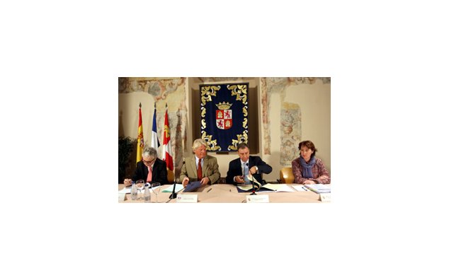 L'Ambassadeur de France en Espagne et le Conseiller d'éducation de la Communauté autonome de Castille et Léon signent une convention cadre pour l'enseignement du français - Valladolid - Mars 2011